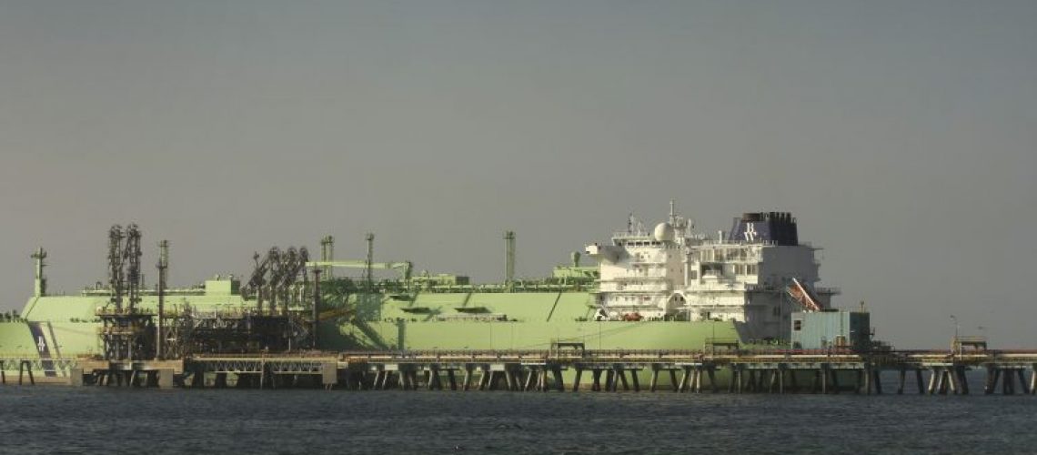 2.-Barco-de-GNL-en-terminal-de-Mejillones-768x512